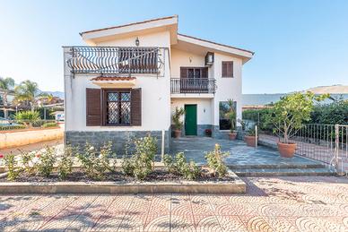 Pressi Altofonte Villa indipendente 305 mq