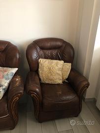 2 poltrone e divano