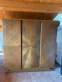 Armadio vintage in legno a 3 ante – anni ’50/’60