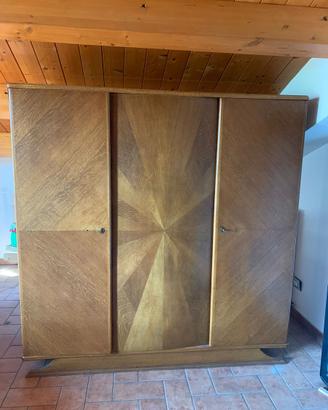 Armadio vintage in legno a 3 ante – anni ’50/’60