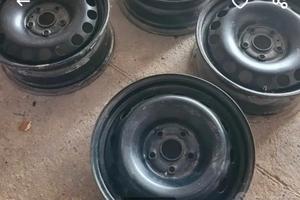 Cerchi in ferro di 16
Volkswagen Audi Seat Skoda