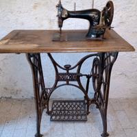 Macchina da cucire d'epoca