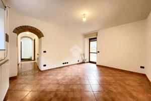 CASA SEMINDIPENDENTE A CUASSO AL MONTE