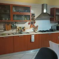 Cucina in legno di ciliegio