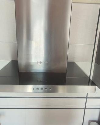 piano cottura Whirlpool e cappa Faber 