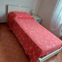 letto singolo doghe in legno più comodino