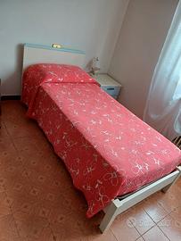 letto singolo doghe in legno più comodino