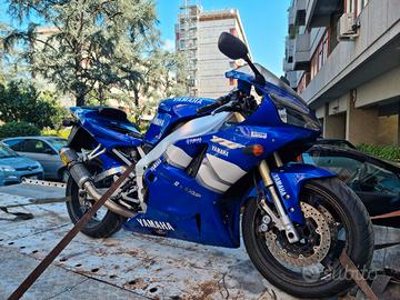 Yamaha R1 2000 