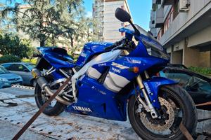 Yamaha R1 2000 