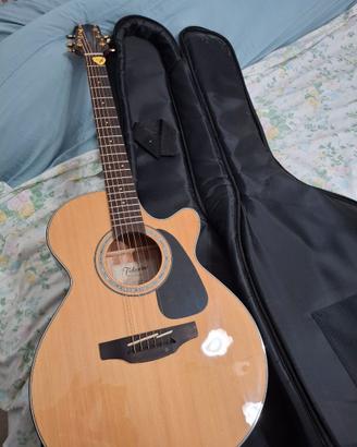 Chitarra acustica takamine