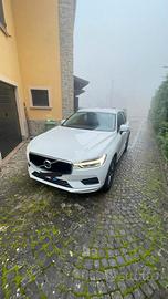 VOLVO XC60 B4 AUTOMATICA MOMENTUM PRO