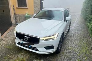 VOLVO XC60 B4 AUTOMATICA MOMENTUM PRO