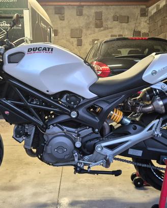 Ducati Monster 696 bianco perla