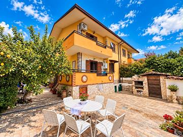 Villa capofila con giardino di 150 mq-vitulazio