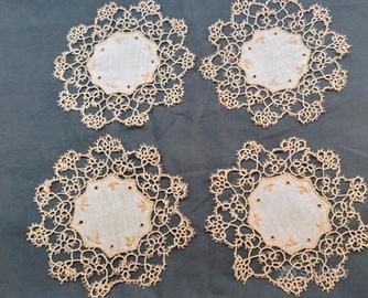 piccoli centrini a chiacchierino