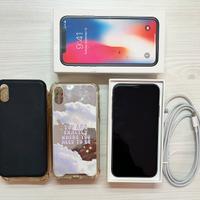 Iphone X 64GB + cavo USB C + 11 covers