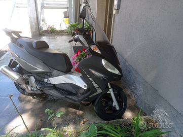 Scuter Malaguti Madison 400