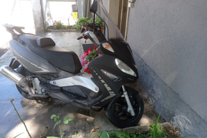 Scuter Malaguti Madison 400