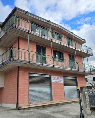 Locale commerciale 400 mq villa d'agri via gramsci