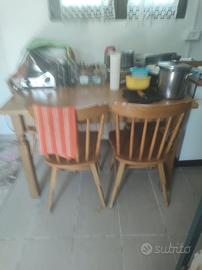 Tavolo con 6 sedie in legno