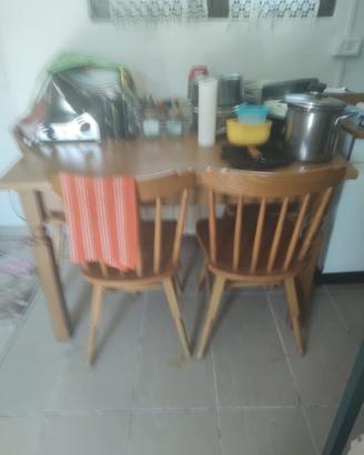 Tavolo con 6 sedie in legno
