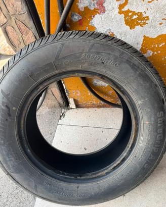 Gomme 205/70/15 C