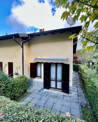 Parlasco - Villetta a schiera con giardino e box
