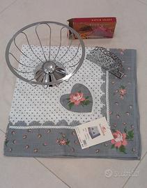 Tovaglia con centrotavola e portatovaglioli