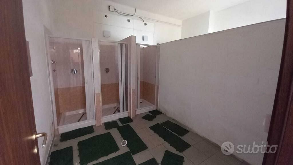 Attività / Licenza di 98 m² con 1 locale a Riccion - Altro