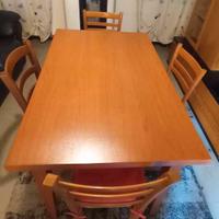 Tavolo e mobile salotto