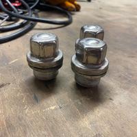 3 Dadi ruota originali Land Rover Defender