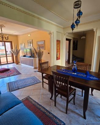 Elegante Villa 3 Livelli Con Corte e Garage Gallin