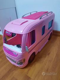 Camper di Barbie con piscina  (Mattel)