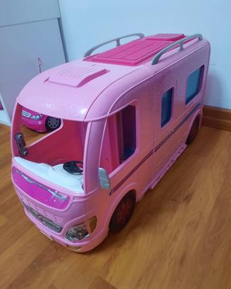 Camper di Barbie con piscina  (Mattel)