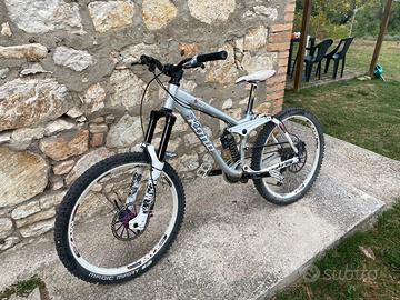 Kona Stinky 