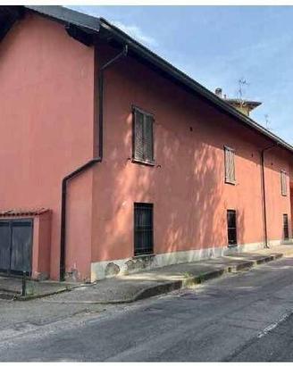 Immobile in asta di 147 m² con 2 locali e box auto