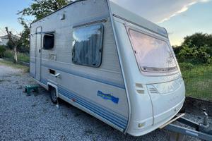 Roulotte datata messa bene