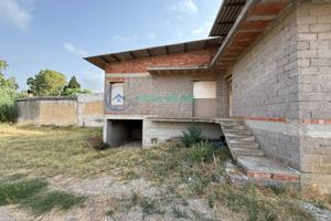 San Gavino M.le - Fabbricato trilivelli