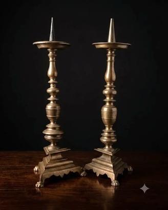 coppia di candelabri antichi in ottone antichi por