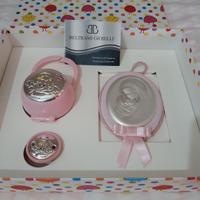 BELTRAMI  GIOIELLI. Set portaciuccio e medaglione.