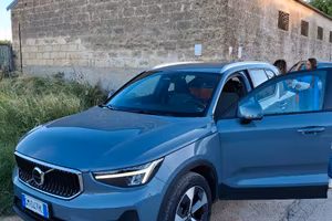 volvo xc40 b3 core automatica 