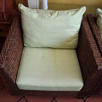 N. 2 poltrone in giunco orientale con cuscini