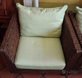 N. 2 poltrone in giunco orientale con cuscini
