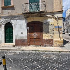 MONOLOCALE A MANFREDONIA