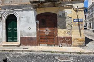 MONOLOCALE A MANFREDONIA