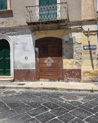 MONOLOCALE A MANFREDONIA
