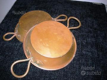 2 vecchie padelle in rame