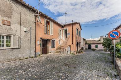 4 LOCALI A CANALE MONTERANO