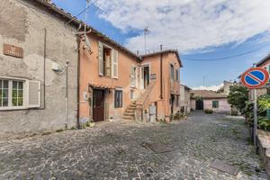 4 LOCALI A CANALE MONTERANO