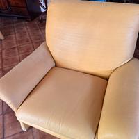 Poltrone in ecopelle, colore giallo ocra